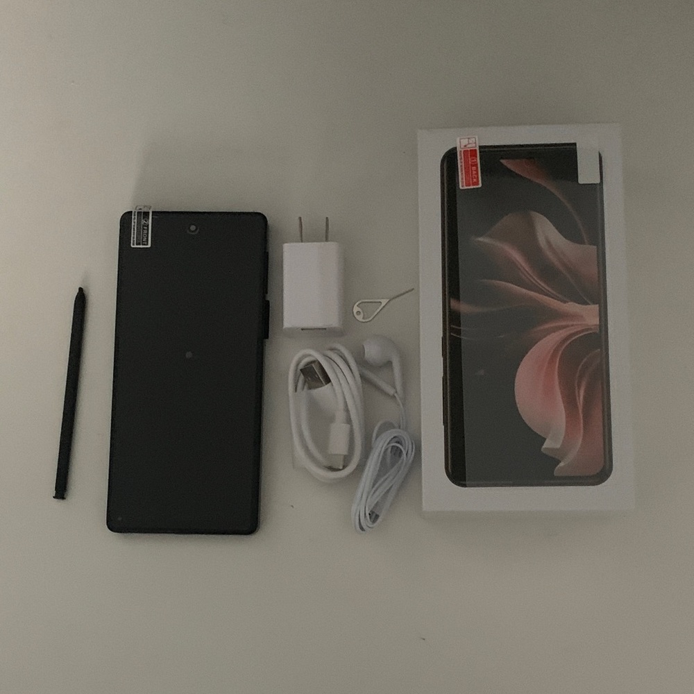 Samsung Black Tablet with Stylus and Charger
